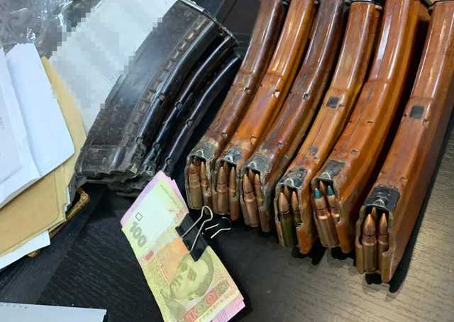 У главного патрульного Донецкой области нашли незаконный склад оружия