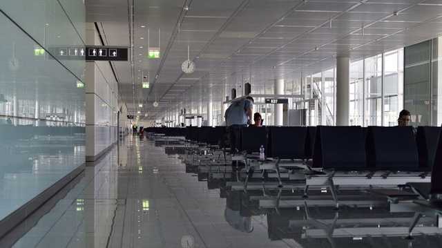 Мир призвали отказаться от изоляции авиатуристов и заменить ее на обязательное тестирование