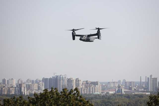 Киевляне заметили американскую авиацию над Днепром: что она там делала