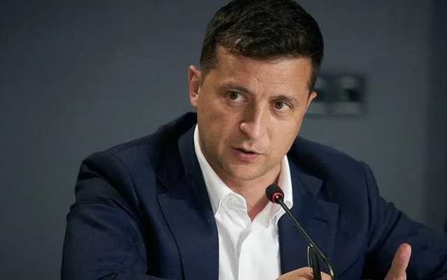 Какие зарплаты у президента Украины, премьера и министров: названы суммы