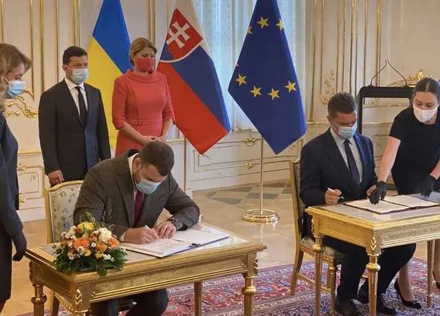 Украина и Словакия подписали соглашение, которое разблокирует ужгородский аэропорт