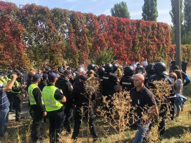 У Києві під Олімпійським коледжом сталися сутички, госпіталізували тренера і двох студентів