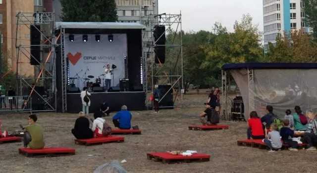 Сладкая вата, шашлычок: Черкасская «Батькивщина» устроила концерт в день траура из-за катастрофы АН-26