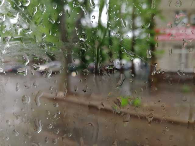 Улицы Ивано-Франковска затопил мощный ливень