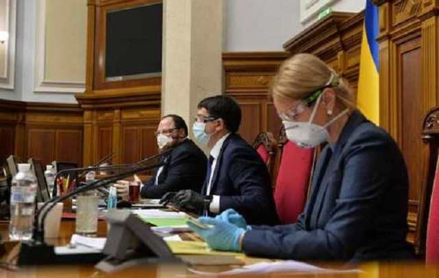 "Безвідповідальні особи": віцеспікерка закликала штрафувати нардепів без масок