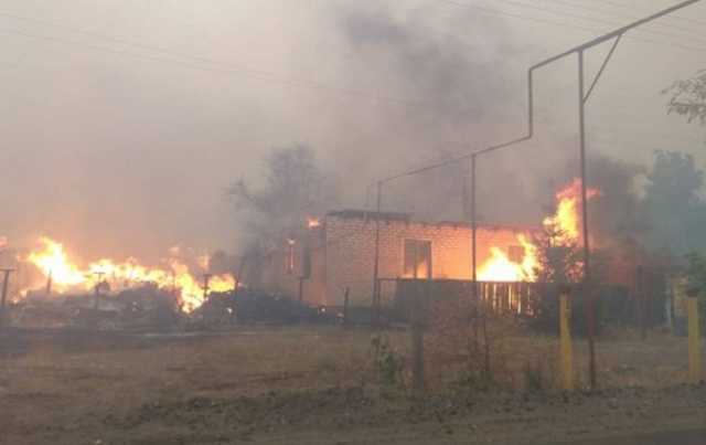 Пожары в Луганской области: в селах горят десятки домов, огонь окружил Северодонецк