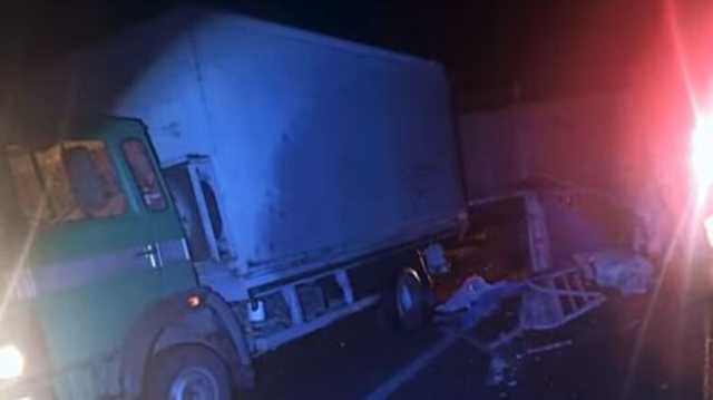 Под Ровно маршрутка протаранила грузовик, водитель которого вышел протереть стекло