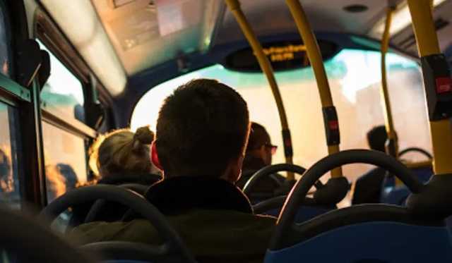 В Киеве маршрутчик вышвырнул пенсионерку из салона