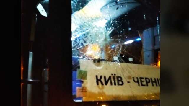 В Чернигове неизвестные напали на междугородний автобус