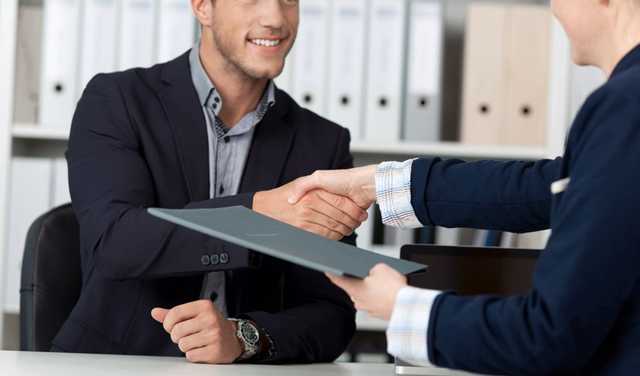 Кто в Украине зарабатывает больше всех: названы самые выгодные специальности