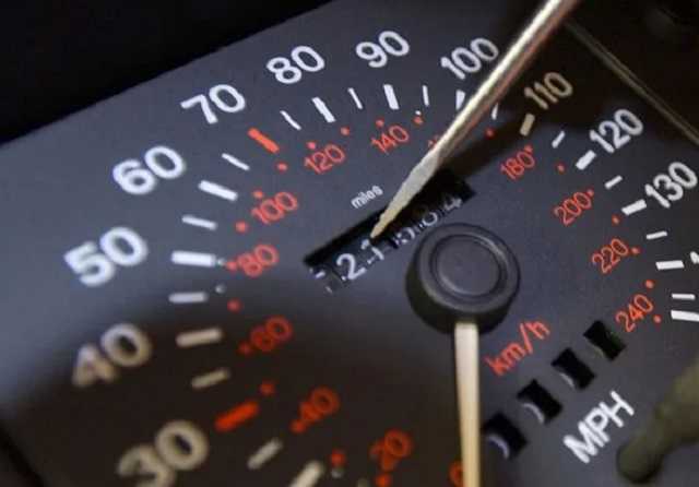 Эксперты узнали, на каких авто в Украине чаще всего скручивают пробег