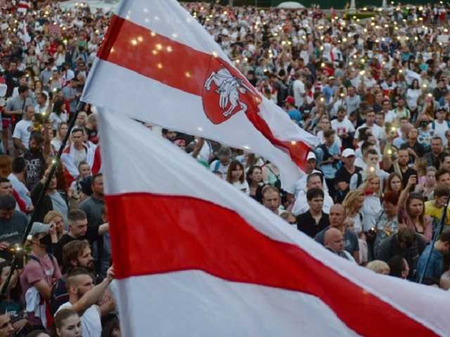 "Бабушки против ОМОНа!": в Беларуси проходит акция пенсионерок