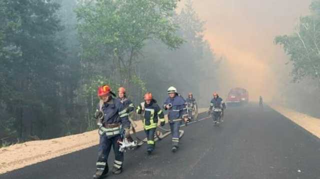 Спасатели сообщили о двух еще не потушенных пожарах из десяти в Луганской области