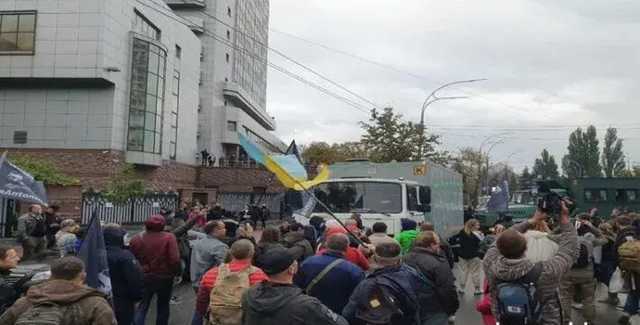 В Киеве под судом между силовиками и сторонниками Антоненко произошли столкновения