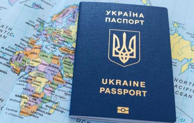 Украинский паспорт попал в рейтинг "сильных"