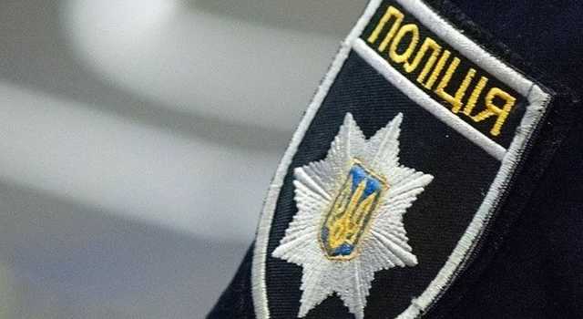 Под Днепром 18-летний парень ударил полицейского ножом