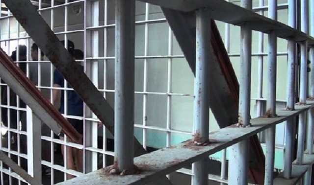 Працівника Київського СІЗО викрито при спробі передачі наркотиків до установи