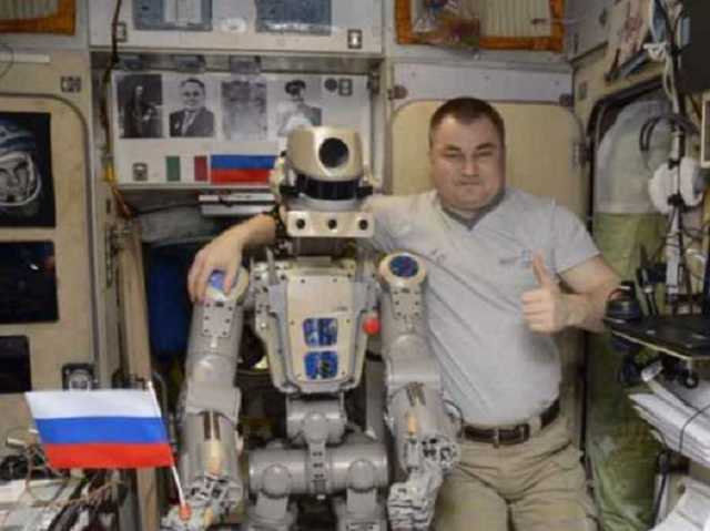 Вокруг выругавшегося российского космонавта и робота Федора произошел скандал
