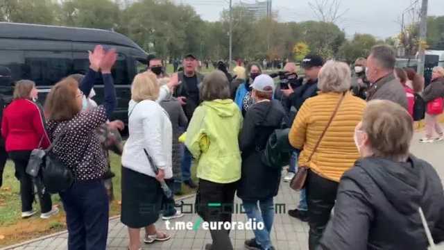 Протестующие помешали командиру минского ОМОНа дать интервью пропагандистам