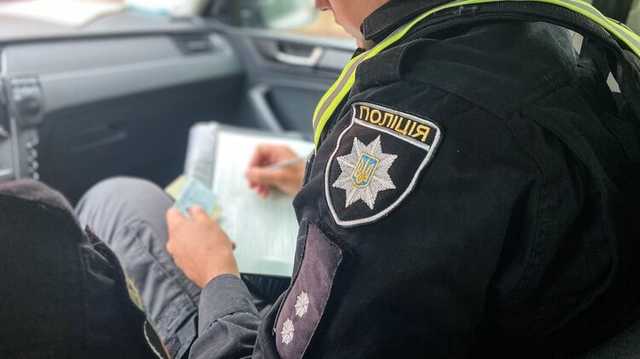 В Черновцах патрульные спасли мужчину, который хотел себя поджечь