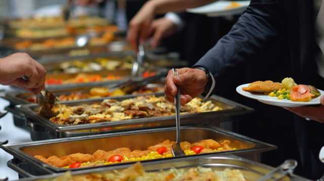 Кабмин запретил ночную работу ресторанов и кафе с 22:00