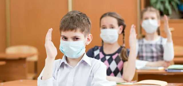 В Харькове, Черновцах и Житомире отказались досрочно отправить школьников на каникулы