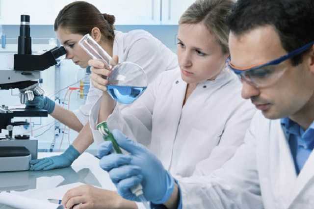 Вирусологи проверили эффективность двух препаратов против COVID-19