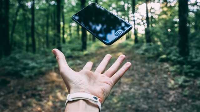 Ученые выяснили, сколько коронавирус живет на поверхности смартфона