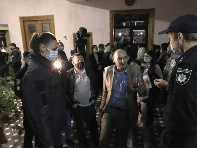 "Слуги" и "За майбутнє" срывают выборы в Бердянске, — СМИ