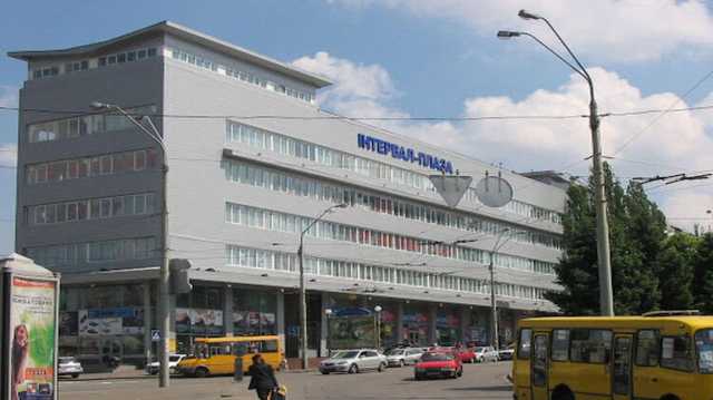 В Киеве пожилой водитель Mercedes после замечания расстрелял BMW из револьвера