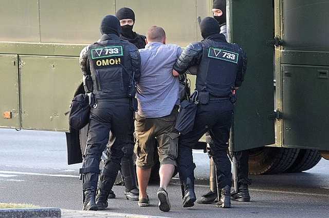 Силовики в черном хватают людей на улицах: в Минске начались жесткие задержания