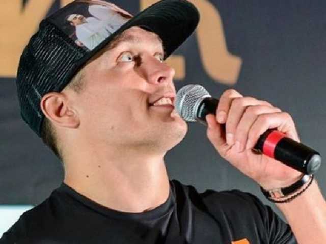 Усик отреагировал на поражение Ломаченко стихами — не своими