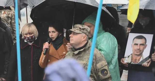 Дочь совершившего самосожжение ветерана Микитенко потребовала встречи с Зеленским