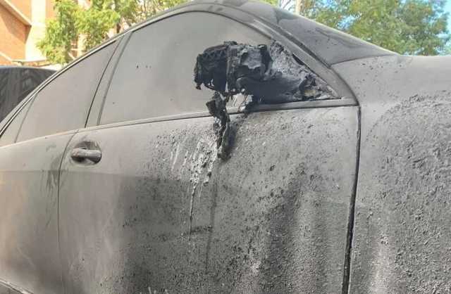 В Киеве подожгли Mercedes политика: подозревают конкурентов на выборах
