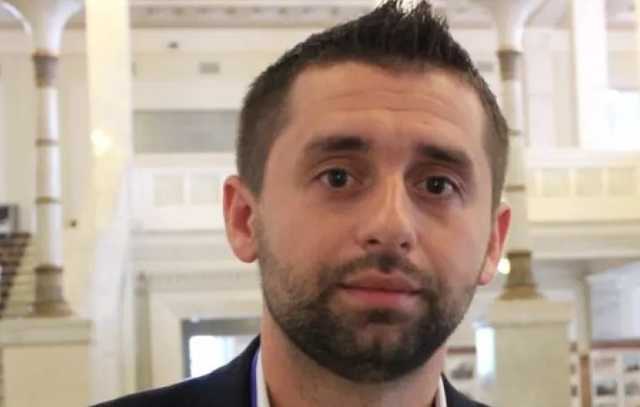 "Слуги народа" поедут на передовую на Донбассе: Зеленский подтвердил