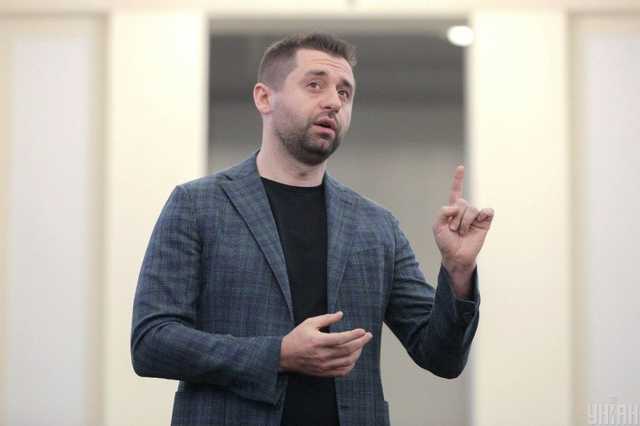 Арахамия анонсировал новые опросы Зеленского после местных выборов