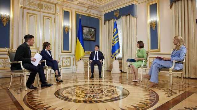 Зеленский дал интервью украинским телеканалам, которое покажут сегодня вечером