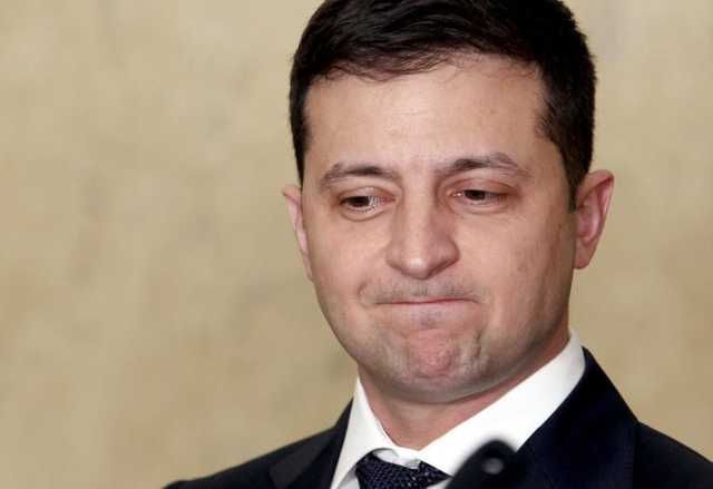 Зеленский испугался громкого звука колонок на открытии Ледовой арены в Мариуполе