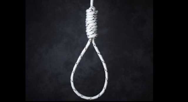 Девушка повесилась на детской площадке в Днепре