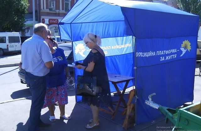 На Житомирщині кандидат від ОПЗЖ влаштував сутичку на дільниці, викликали швидку і поліцію