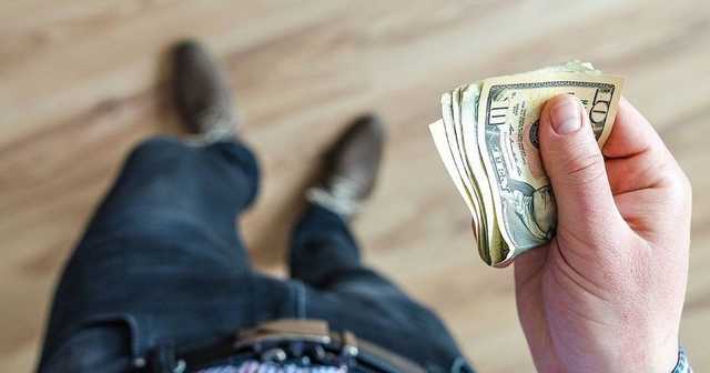 Иначе потеряете деньги: эксперт предупредил, куда нельзя нести сбережения