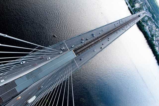 Відволікся на телефон: у Києві сталася ДТП за участю трьох авто