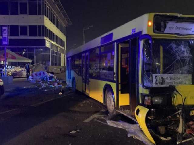 Прокуратура установила причину смертельного ДТП с автобусом на Выдубичах в Киеве