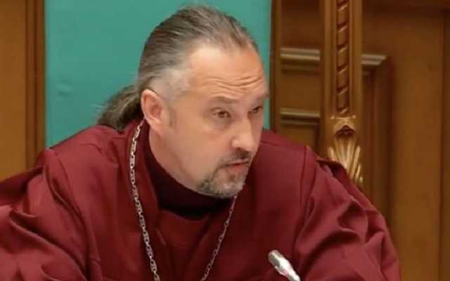 После давления из ОП судья КС Слиденко написал заявление об отставке