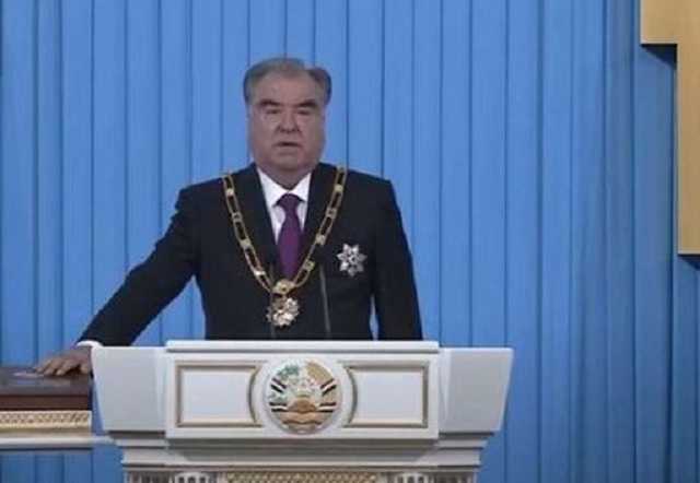 Эмомали Рахмон в пятый раз вступил в должность президента Таджикистана