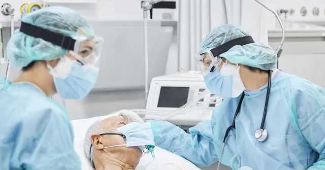 Больницы для COVID-19 в Украине перегружены: названы самые "тяжелые" регионы