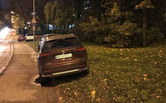 "Слуг народа" поймали на нарушении ПДД на встрече с Зеленским: опубликованы фото