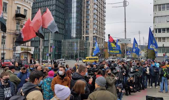 Під КСУ пройшла акція на захист закону про мову