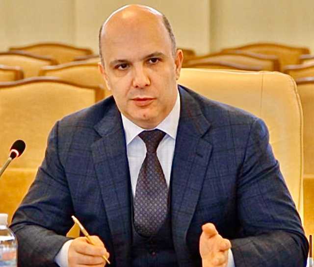 Роман Абрамовский: “зашкваренный” министр добрался до денег Института рака