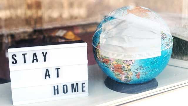 В Украине могут ужесточить карантин и ввести комендантский час